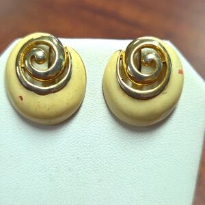 Shell Style Swirl Earrings